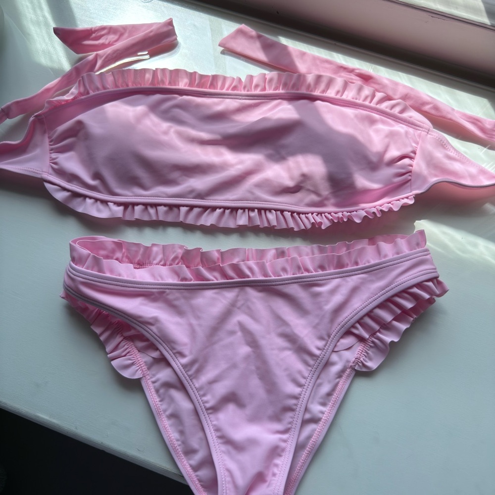 Women’s Light Baby Pink Ruffled Bikini Set Never Worn